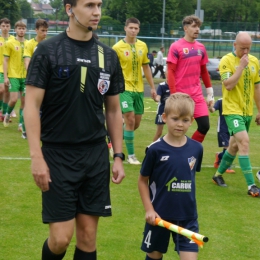 Dziecięca eskorta podczas meczu Gryf Kamień Pomorski - KP Chemik Police