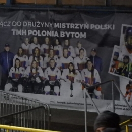 I dziewczyny grają w hokeja