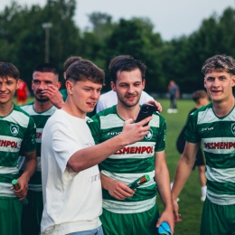 Świętowanie awansu do V ligi [fot. Bartek Ziółkowski]