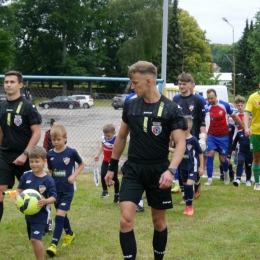 Dziecięca eskorta podczas meczu Gryf Kamień Pomorski - KP Chemik Police