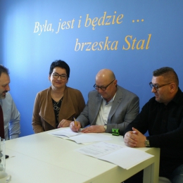 Podpisanie umowy z przedstawicielami Urzędu Marszałkowskiego