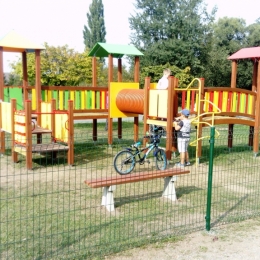 „Budowa placów zabaw i miejsc rekreacji na terenie Gminy Byczyna”