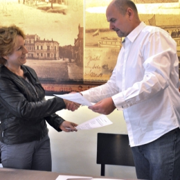Podpisanie umowy między Unią Solec Kujawski a firmą Drobex