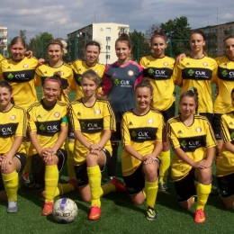 GWIAZDA-KANIA przed meczem 2. kolejki III ligi kobiet, jeszcze z uśmiechami na twarzach... (Grudziądz, 5.09.2015)