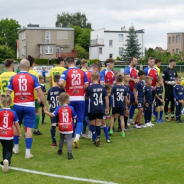 Dziecięca eskorta podczas meczu Gryf Kamień Pomorski - KP Chemik Police