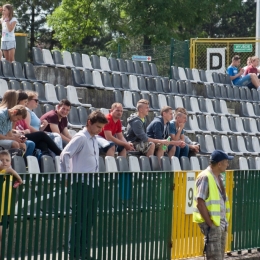 Orliki KS Gorc Ochotnica wyprowadzały na boisko piłkarzy pierwszoligowej drużyny.