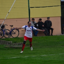 Kamil Bereźnicki chwilkę po zdobyciu bramki w meczu z Gacovią Gać.