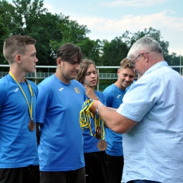 Wręczenie medali i pucharów trampkarzom oraz juniorom młodszym