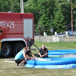 Straż Ognista napełnia wodą baseny