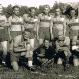 Rok 1947 O. M. Tour Wiązów. Od lewej: Zugiewicz, Kawula, Taborski, Czaja, Osych. Dolny rząd: Szymala, Tomaszewicz, Malinowski, Stelmaszczyk.