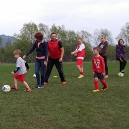 Wspólny trening skrzatów z rodzicami