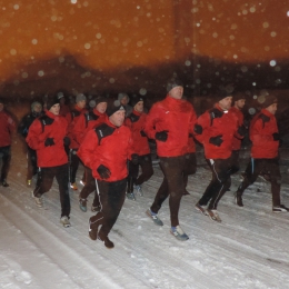 Trening na sali gimnastycznej i bieg na podwórku