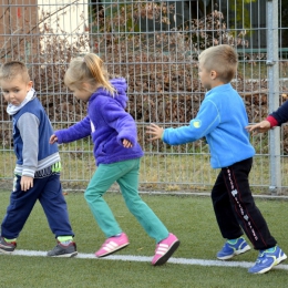 Przedszkolaki na boisku