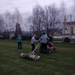 SPOŁECZNE PRZYGOTOWANIA BOISKA DO ROZPOCZĘCIA RUNDY