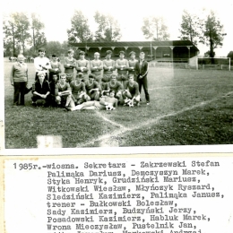 1985 rok - zdjęcie na stadionie w Mirsku