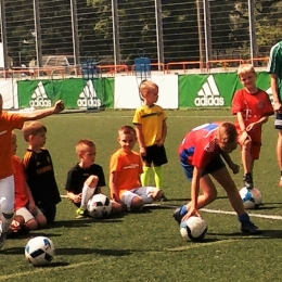 Strzały na bramkę_trening Orion Cegłów na boisku Legii