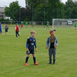 Dziecięca eskorta podczas meczu Gryf Kamień Pomorski - KP Chemik Police