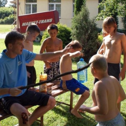 Obóz w Dzierżoniowie - chrzest na obozowicza