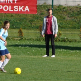 TRENER KAROL UDZIELA WSKAZÓWEK NA BIEŻĄCO