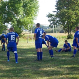 Dwór Kombornia 1:1 Victoria Dobieszyn (źródło: www.victoriadobieszyn.futbolowo.pl)