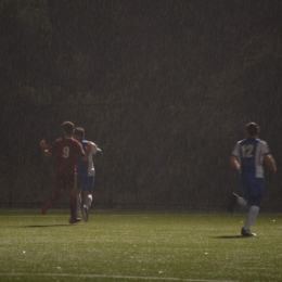 Derby w deszczu