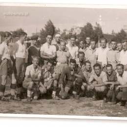 Przed meczem z Włochami w 1945 
roku. 
Nadesłane przez Stanisława Czałbowskiego.