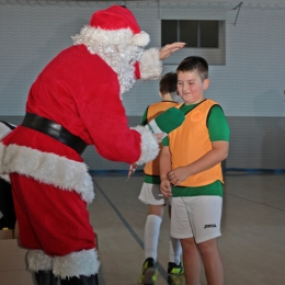 Święty Mikołaj odwiedził najmłodszych piłkarzy Dalinu