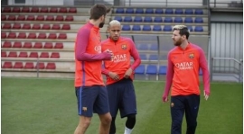 Lionel Messi återvänder till Barcelona utbildning
