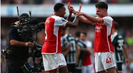 Arsenal versloeg Manchester United, het moment van glorie onder het shirt