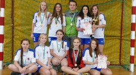 Dziewczęta wygrywają III Halowy Turniej o puchar Prezesa UKS Trójka Górsk!!!
