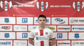 Kolejny zawodnik z drużyny U-19 z debiutem w piłce seniorskiej