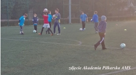 Akademia Piłkarska AMS Pokój wychodzi na Orlika