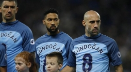 Manchester City presta tributo a Gündogan