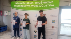 Grają tenisiści stołowi OKS