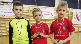 Trzy drużyny UKS Pelikan Szubin wzięły udział w VI Noworocznym Turnieju 2018 w Białych Błotach (2008, 2009, 2010)