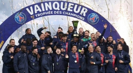 PSG vinner sin første tittel på det nye året, vinner den franske supercupen og leder Ligue 1