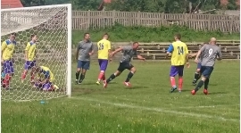 Unia przegrała z MKS Szczawno 0:1, skandaliczne sędziowanie głównego arbitra