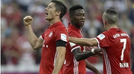 Robert Lewandowski hatt-trick hjälper Bayern München thrash Werder Bremen
