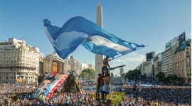 VM-mestrene, Argentina, flyver hjem