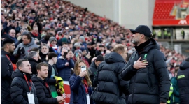 Fans zongen afscheid en Liverpool-coach Klopp was tot tranen toe geroerd