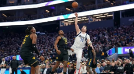 I Warriors battono di poco i Mavericks 120-117 in casa