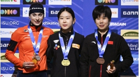 Ice Speed Kim Min-seon Wins Gold in the 1st 500m Race