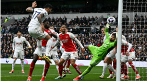 El Tottenham no logra frenar al Arsenal