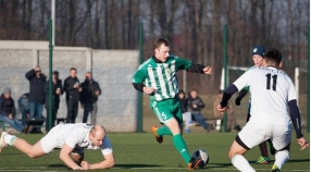 Wyrównane derby, zadecydował gol z karnego