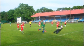 Trampkarze U-14 gromią Wisłę Duninów