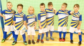 Turnieju Piłki Nożnej w Jeleniej Górze dla Dzieci rocznika 2013 i młodsi organizowanym przez Karkonosze JG .