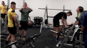 Ciężko pracują na treningach.