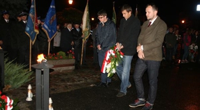 Nasi przedstawiciele uczcili pamięć zamordowanych na kostrzyńskim Rynku.