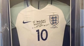 Wayne Rooney obiecuje Anglia koszulka śmiertelnie chorego fana