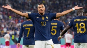 França 2-1 Dinamarca, tornando-se a primeira equipa a avançar